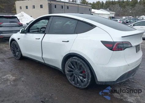 2022 Tesla Model Y Performance Dual Motor All-Wheel Drive z USA, uszkodzony, nr VIN 7SAYGDEF7NF308720